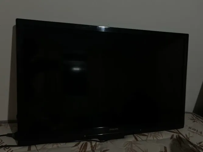 TV Philips LED 32" - Modelo 32PFL3707D/78
