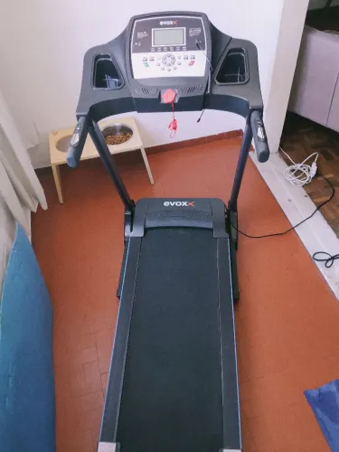 Vendo esteira ergométrica da marca evox profissional 