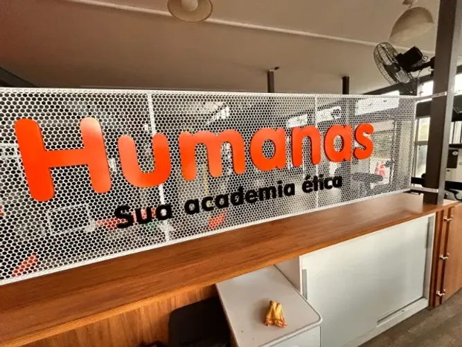 Letreiro em pvc expandido pintado