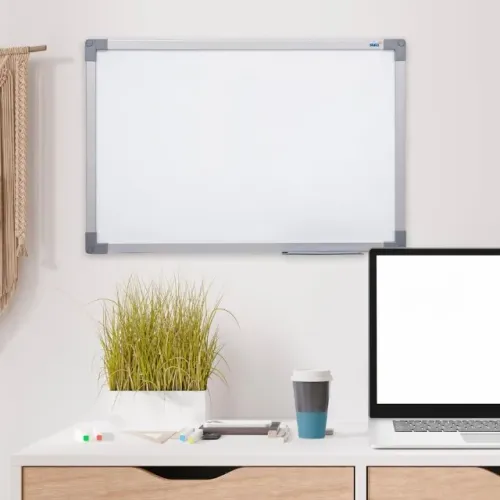 Quadro branco para estudo.