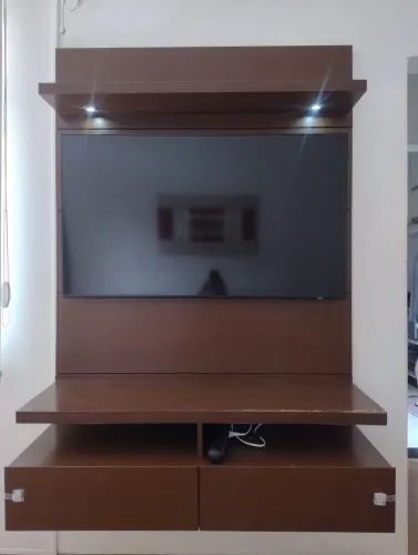 Rack suspenso em MDF