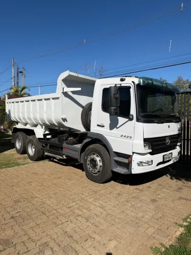 Caminhão MB 24-25 ATEGO 6x2 CAÇAMBA 12M3 2011