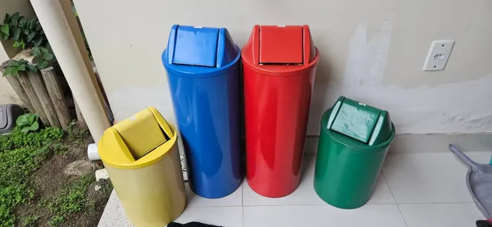 Kit de lixeiras para coleta seletiva