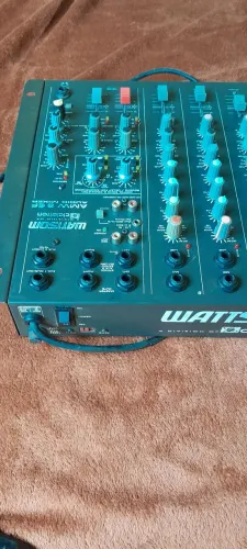 Mesa de som Wattsom modelo 