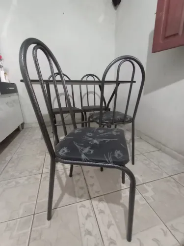 Mesa com 4 cadeiras