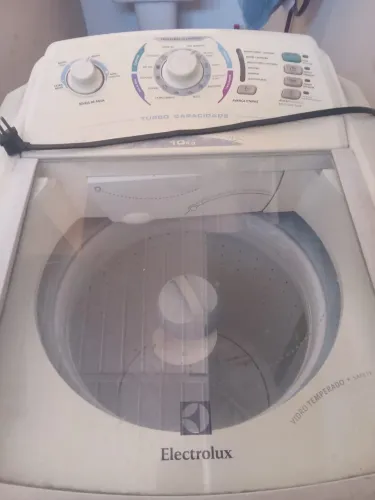 Máquina de lavar Electrolux 10kg com defeito