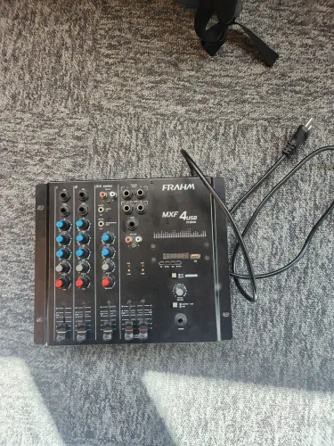 Mesa de som + Amplificador + caixas