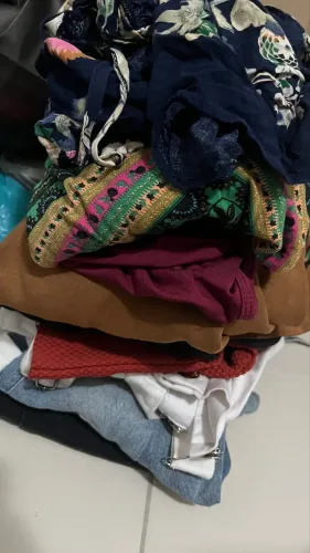 Lote de roupas para brechó