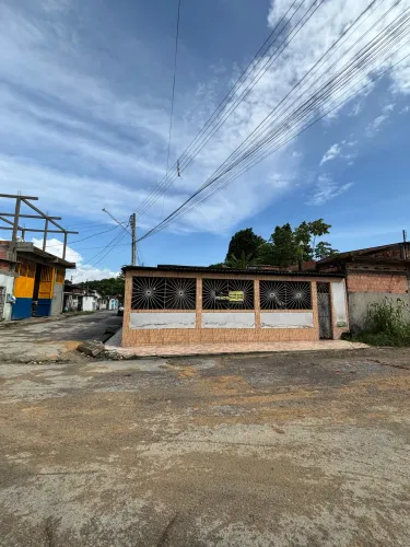 Vendo casa com 4 quartos na principal R. Topázio no Tranquedo Neves.