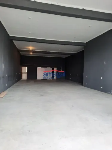 Galpão c/ 155m2 c/ 03 salas Comerciais no Piso Superior