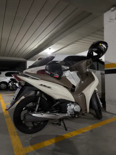 Biz 125 branca 2024