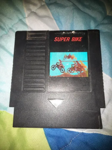 Cartucho antigo de videogame Super Bike