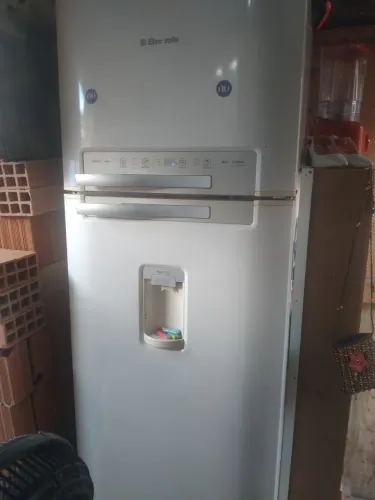 Vendo geladeira Electrolux