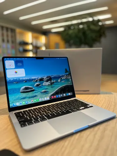 MacBook Air M4 256/16GB Azul Céu 13.6 POL - Seminovo