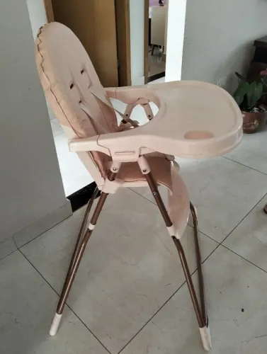 Cadeirinha de alimentação (menina)