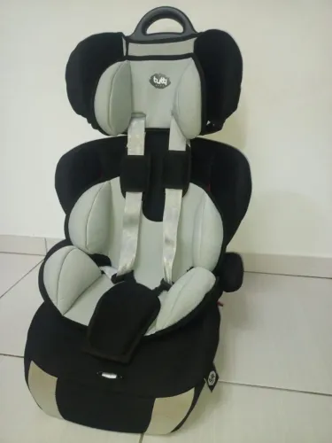 Cadeirinha de segurança infantil 