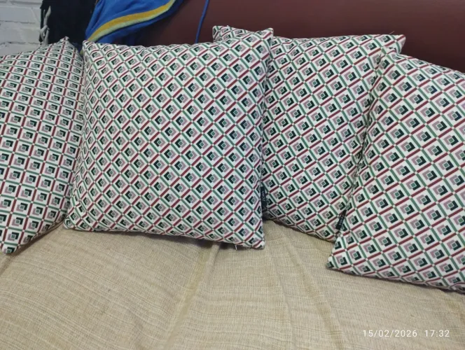 4 almofadas com capas A Casa Angeloni