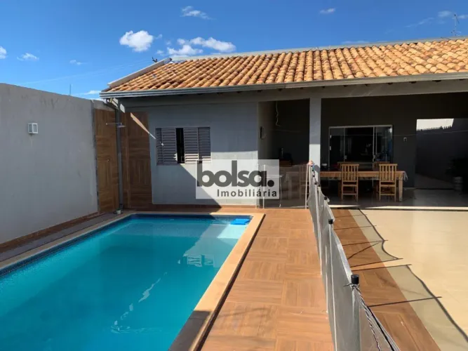 CASA COM PISCINA NO JARDIM BELA VISTA ! !