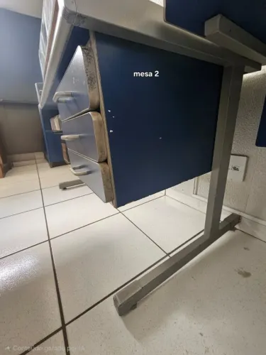 Mesa 2 (escritório): medidas 1,25x0,70m