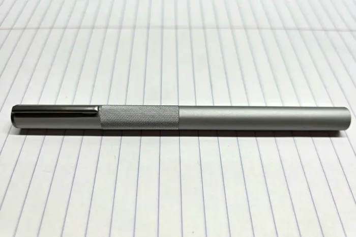Caneta Tinteiro MUJI Alumínio - Pouco Uso (Entintada 1x) - C/ Detalhe