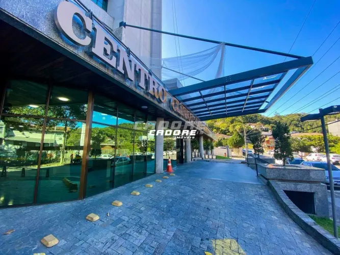 Excelente sala comercial no Edifício Centro Clinico de Santa Catarina, próximo ao Hospital