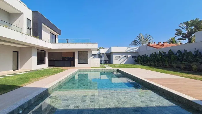 Casa Triplex à Venda, 5 Suítes, 8 Vagas - Barra da Tijuca - 1550m²