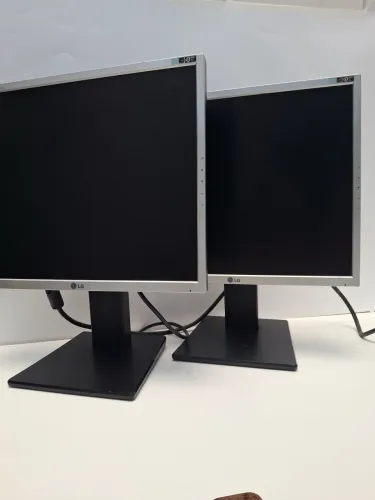 KIT 2 MONITORES LG 19" - EM OTIMO ESTADO