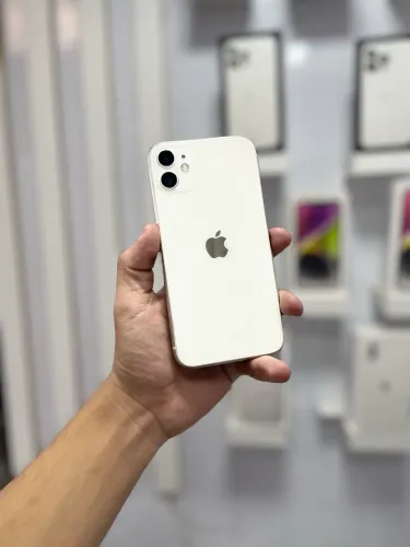 iPhone 11 - 64GB ( tela e bateria trocada )