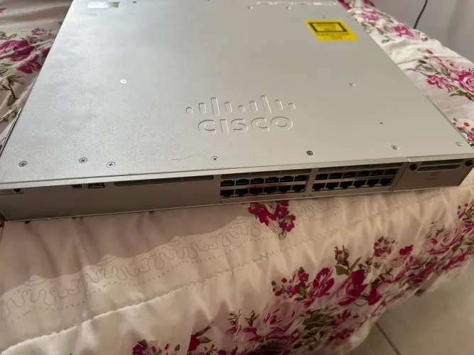 Cisco Catalyst 9300 - Switch Gerenciável