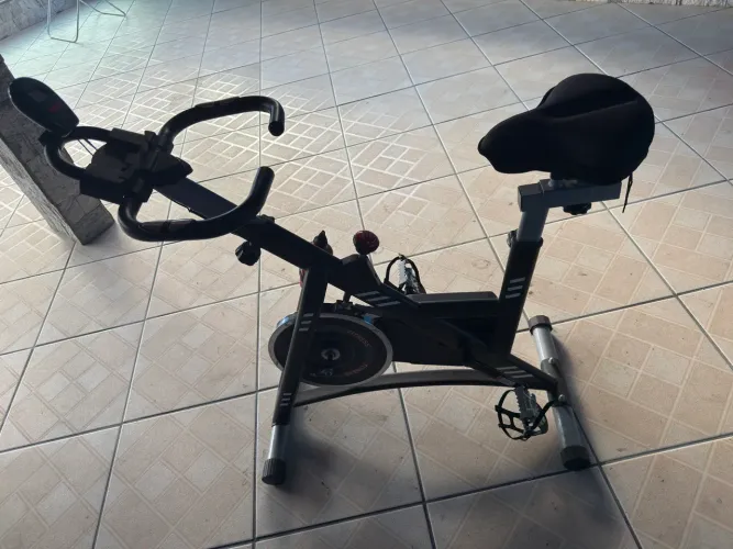 Bicicleta ergométrica spinning WCT Fitness