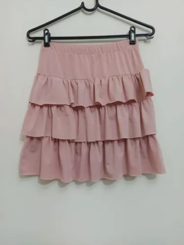 Saia com camadas de babados 