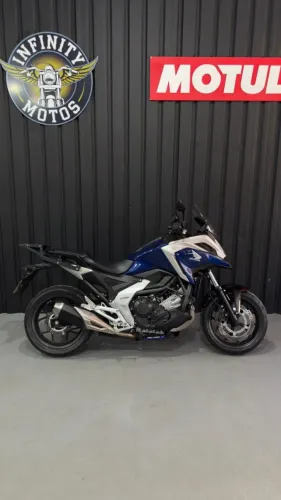 Honda NC750X 2022/2022 com apenas 8.035 km rodados