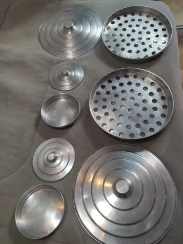 Vendo 2 bandeja de Santa ceia 56 cálices cada e 2 de pão