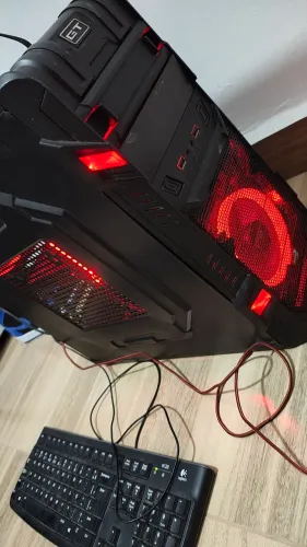 Computador gamer com 2 telas