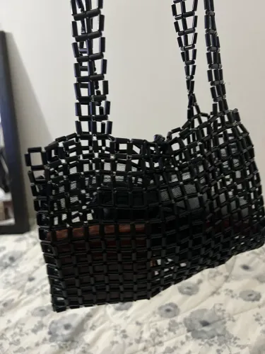 Bolsa de tule e miçangas