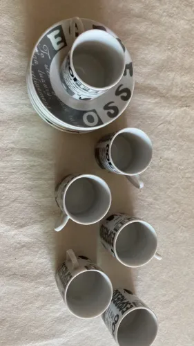 Xícaras de cafezinho com pires, cerâmica, branca, conjunto de 6 pecas