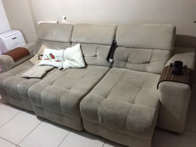 Sofá retrátil três lugares usado (necessita reparo e manutenção)