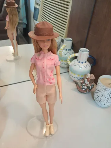 Barbie profissões zoóloga da Mattel..