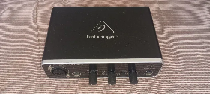 Interface de áudio U-PHORIA UMC22