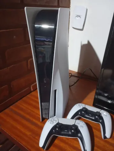 PS 5 c/ 2 controles