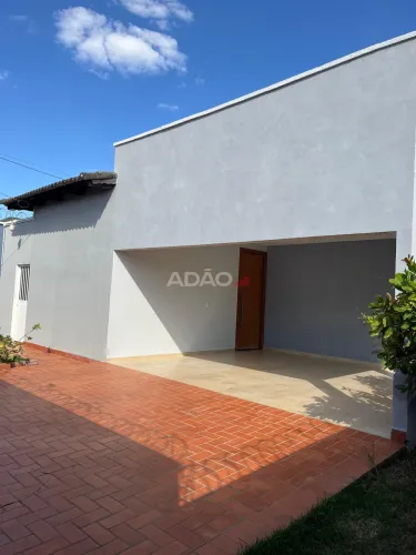 Casa no Residencial petropolis ,Fino acabamento repleta em armarios