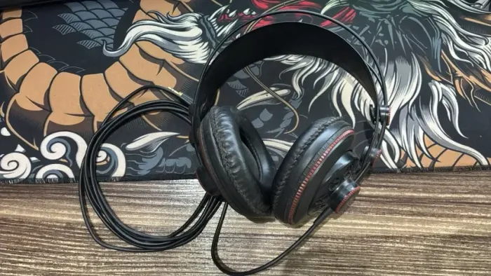 Superlux HD681 Fone Over-ear Preto/Vermelho Dinâmico 32? 10Hz-30kHz