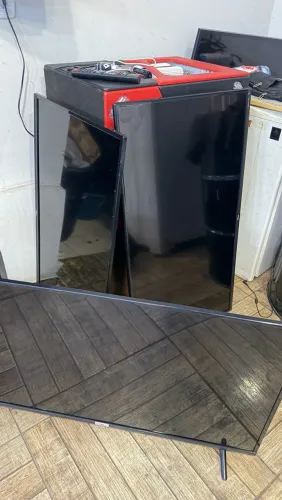 3 smart TVs
