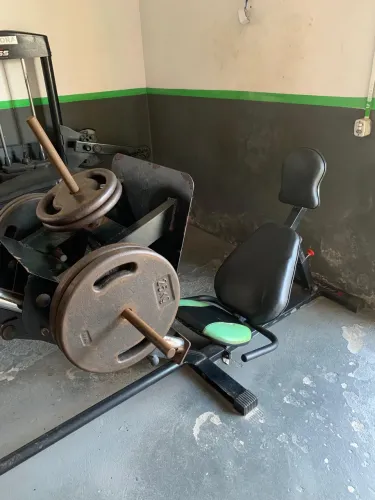 Equipamentos de musculação usados