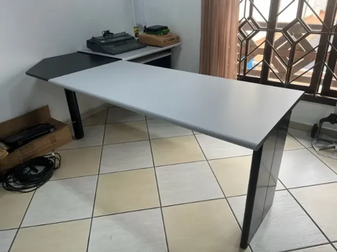 MESA EM L PARA ESCRITÓRIO - ESPAÇOSA E FUNCIONAL