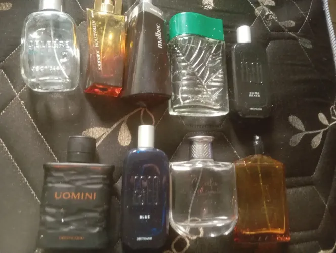 Frascos de perfumes vazios