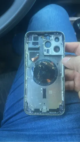 Carcaça iPhone 14 Pro Max fundo quebrado