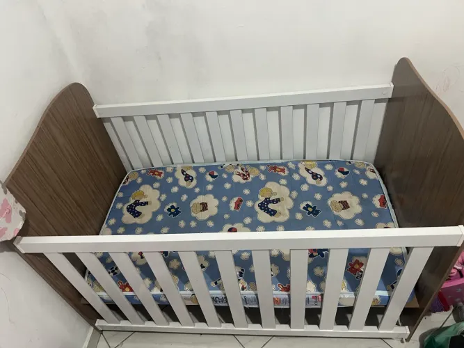 Berço semi novo com colchão