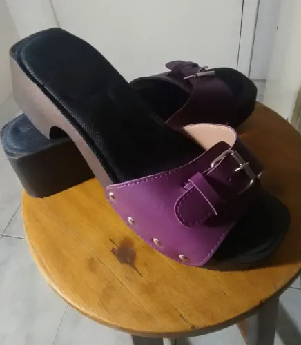 Vendo tamanco retro Novo. 50 reais.