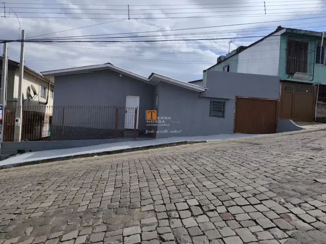 Casa à venda próxima da Universidade Federal - Caxias do Sul